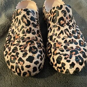 Easy Spirit Leopard Print Clogs